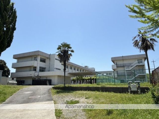 中学校　生駒市立鹿ノ台中学校（中学校）まで723m
