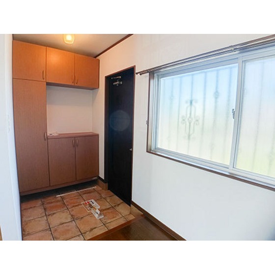 コンチネンタル新根塚の玄関写真