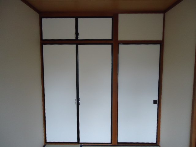 収納　押入
