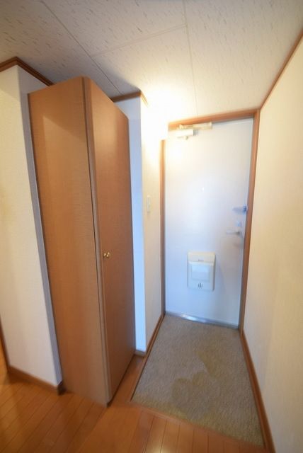 玄関　★下駄箱完備の玄関★