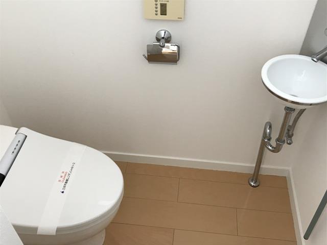 トイレ　※写真は同タイプ住戸です。