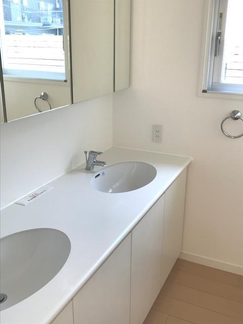 洗面設備　※写真は同タイプ住戸です。