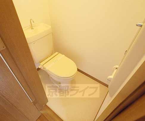 花園貸家のトイレ写真