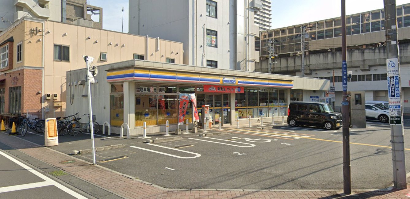 コンビニ　ミニストップ越谷駅西口店（コンビニ）まで154m