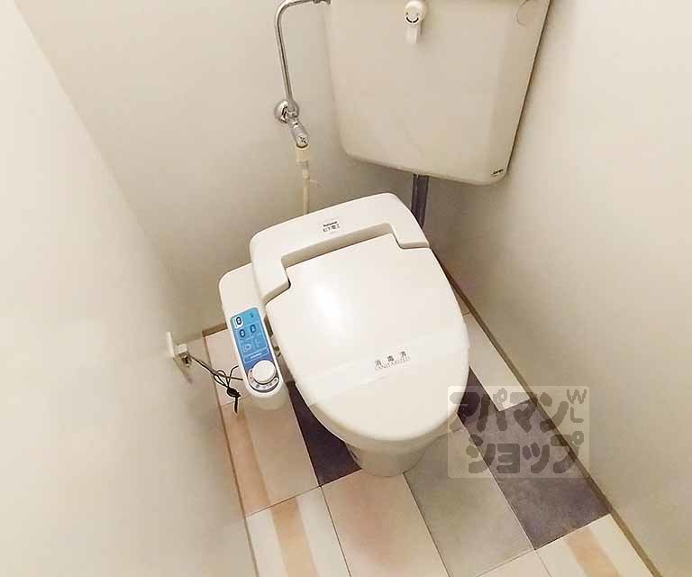トイレ　ウォシュレットつき