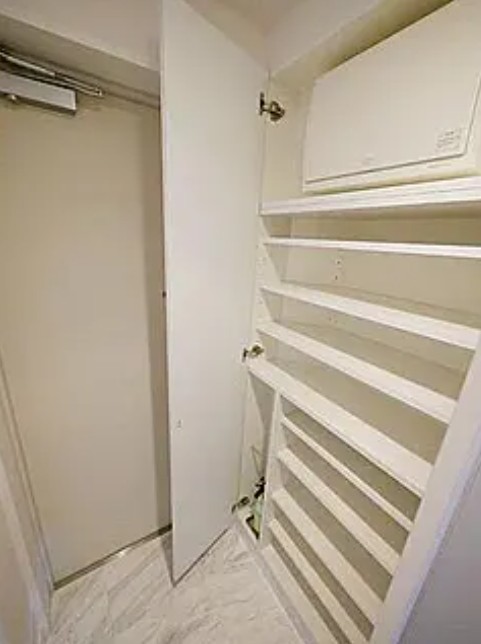 東京メトロ南北線 赤羽岩淵駅 徒歩5分 11階建 築16年の玄関写真