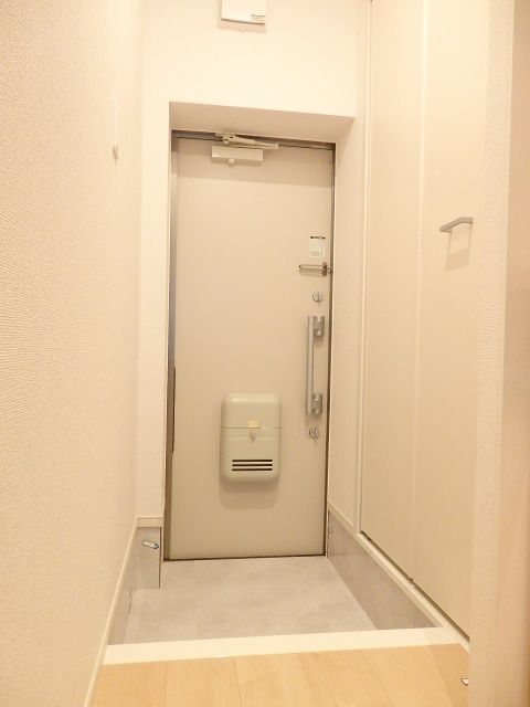 ＪＲ可部線 古市橋駅 徒歩8分 3階建 築10年の玄関写真