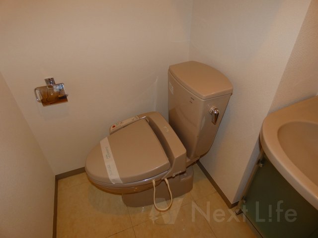 ブルーライン 桜木町駅 徒歩1分 11階建 築19年のトイレ写真