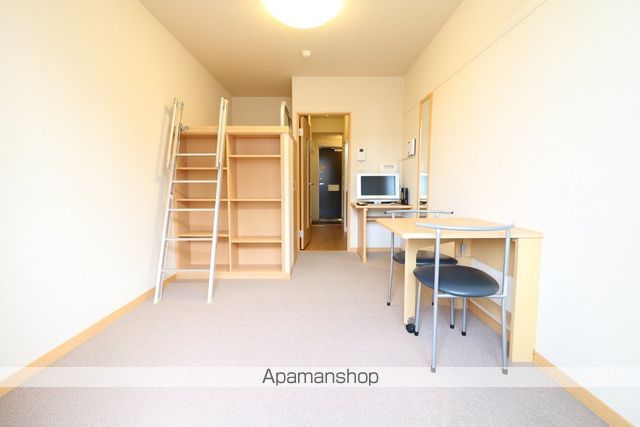 レオパレストルテューの居間写真