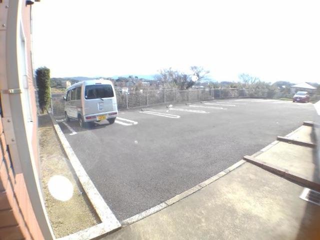駐車場　車をお持ちの方に嬉しい駐車場付きの物件です