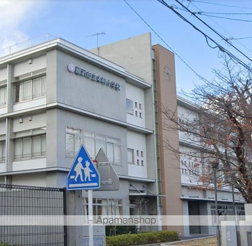 小学校　藤沢市立本町小学校（小学校）まで505m