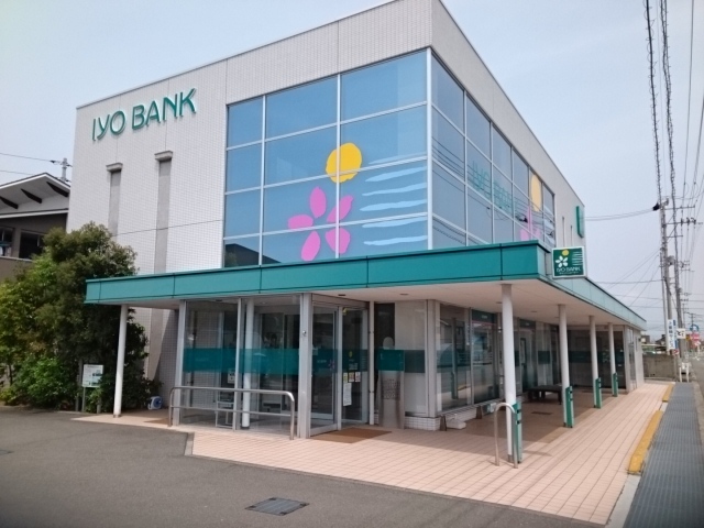 銀行　伊予銀行垣生支店（銀行）まで1200m