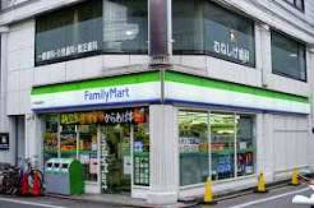 コンビニ　ファミリーマート大田梅屋敷店（コンビニ）まで492m