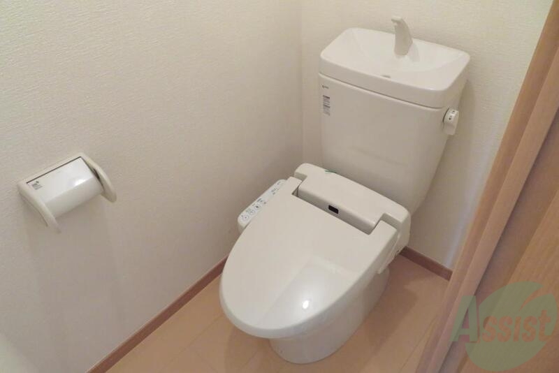 トイレ　ウォッシュレット付のトイレはとても良いですよねー。