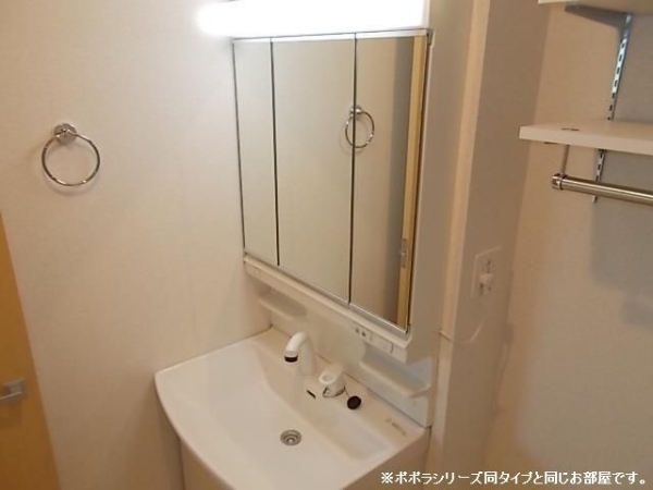 洗面設備　※参考写真　同建築メーカー施工の同間取完成他物件のものです。