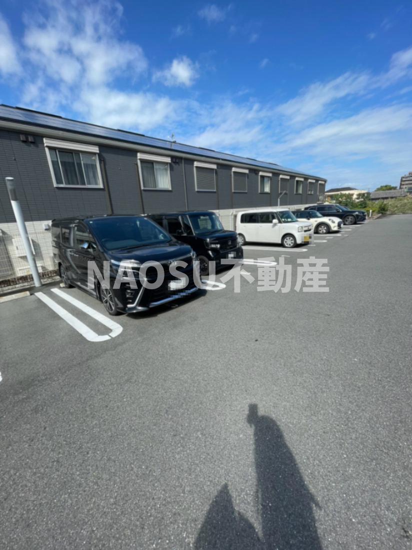 駐車場　駐車場があるので、車を買う予定の方も安心です