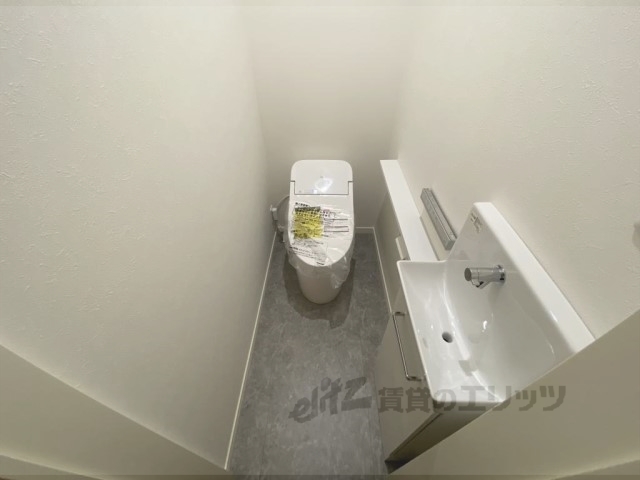 阪急京都線 大宮駅 徒歩13分 3階建 築2年のトイレ写真