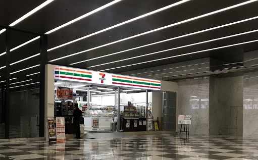 コンビニ　セブンイレブン 7FS芝浦スクエアビル店（コンビニ）まで143m