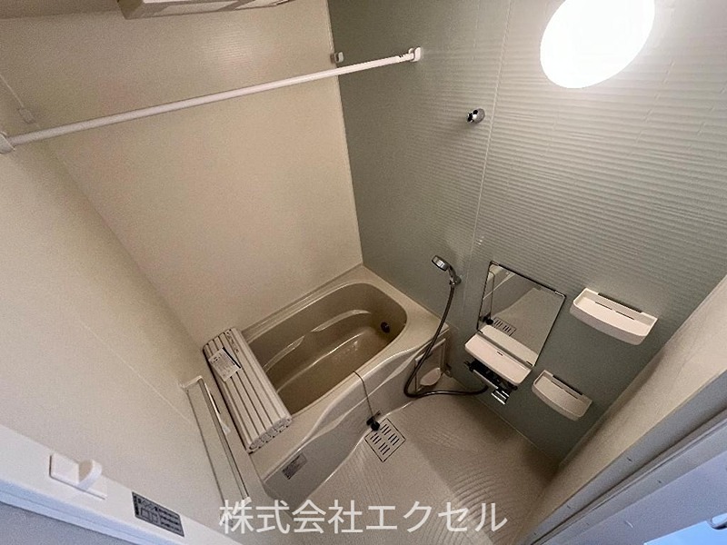 バス・シャワールーム　追い焚き機能付きです。