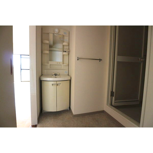 洗面設備　※写真は同じマンションの違う部屋のものになります。