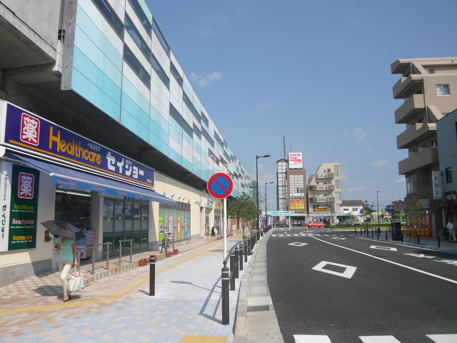 コンビニ　駅前の商店（コンビニ）まで200m