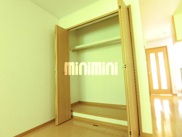 その他　６帖の洋室にもエアコン付き。