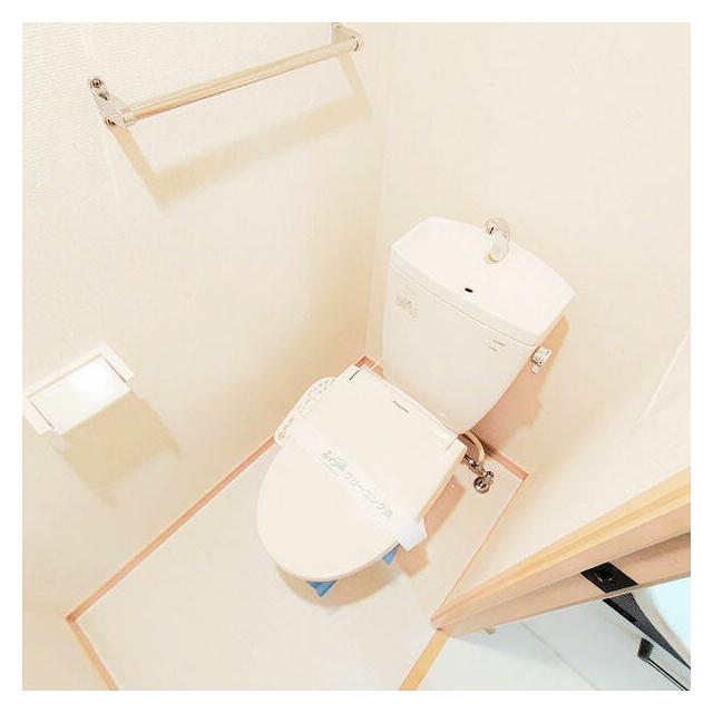 トイレ　温水洗浄便座。