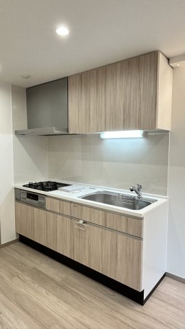キッチン　※同型物件参考写真（キッチン：タンドルオークペール）