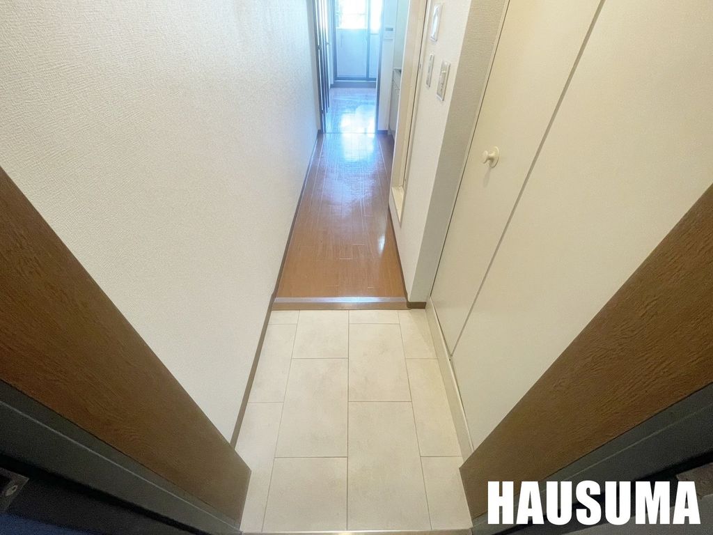 玄関　※他号室写真使用