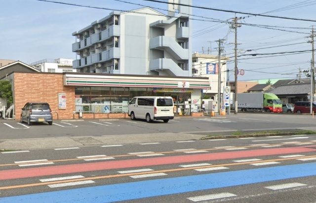 コンビニ　セブンイレブン半田出口町１丁目店（コンビニ）まで497m