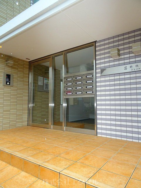 エントランス　オートロック完備で安心です。