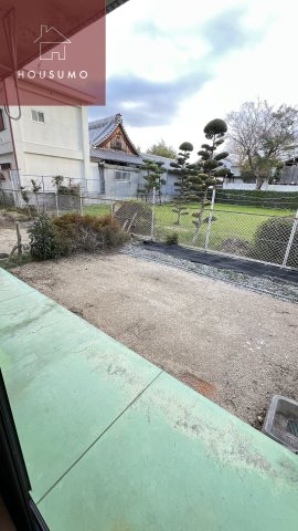 バルコニー　暖かな日差しのふりそそぐバルコニー