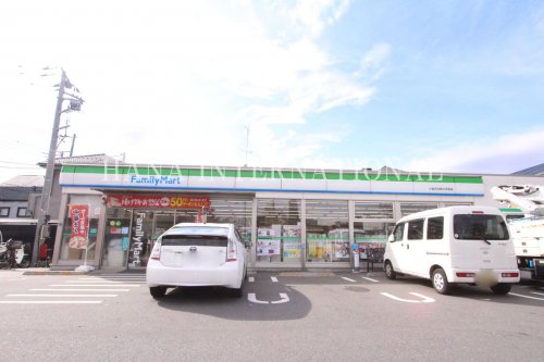 コンビニ　ファミリーマート（コンビニ）まで840m