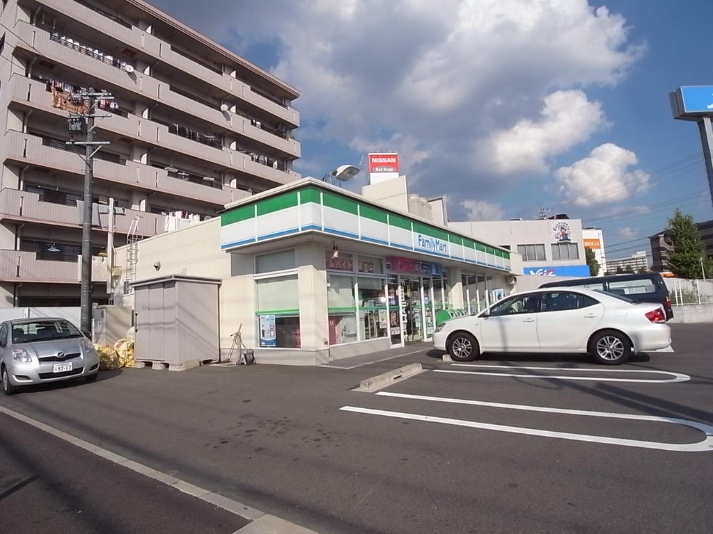 コンビニ　ファミリーマート 名北辻本通店（コンビニ）まで182m