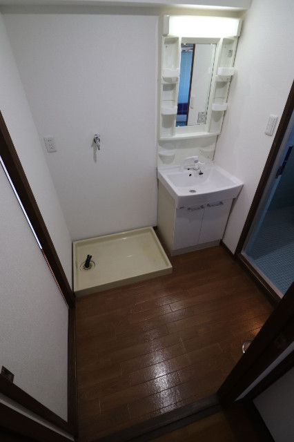 洗面設備　シャンプードレッサー付き洗面台