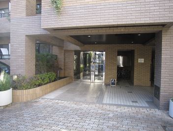 エントランス　共用部分の管理体制も良好です☆