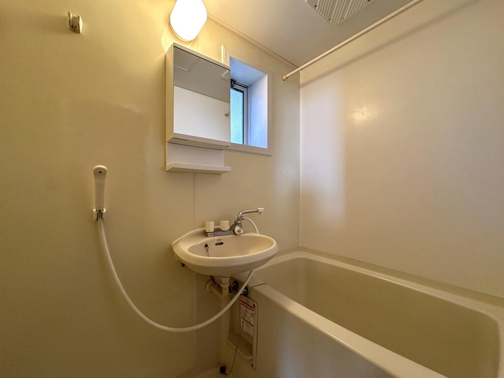 バス・シャワールーム　窓付き