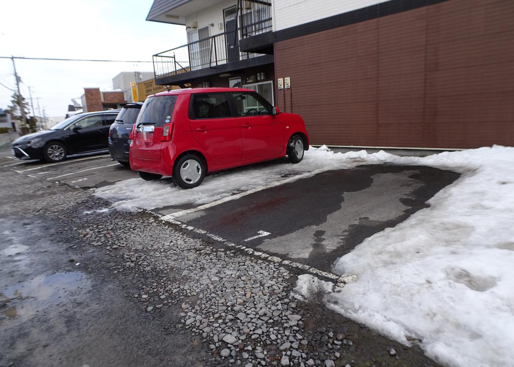 【深川市緑町のアパートの駐車場】