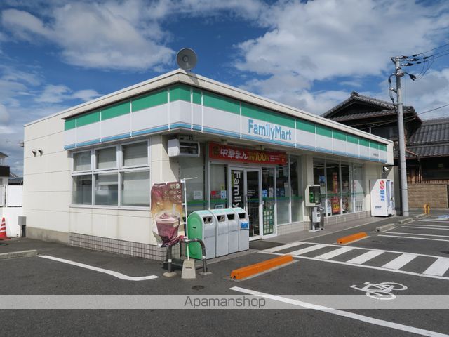 コンビニ　ファミリーマート（コンビニ）まで447m