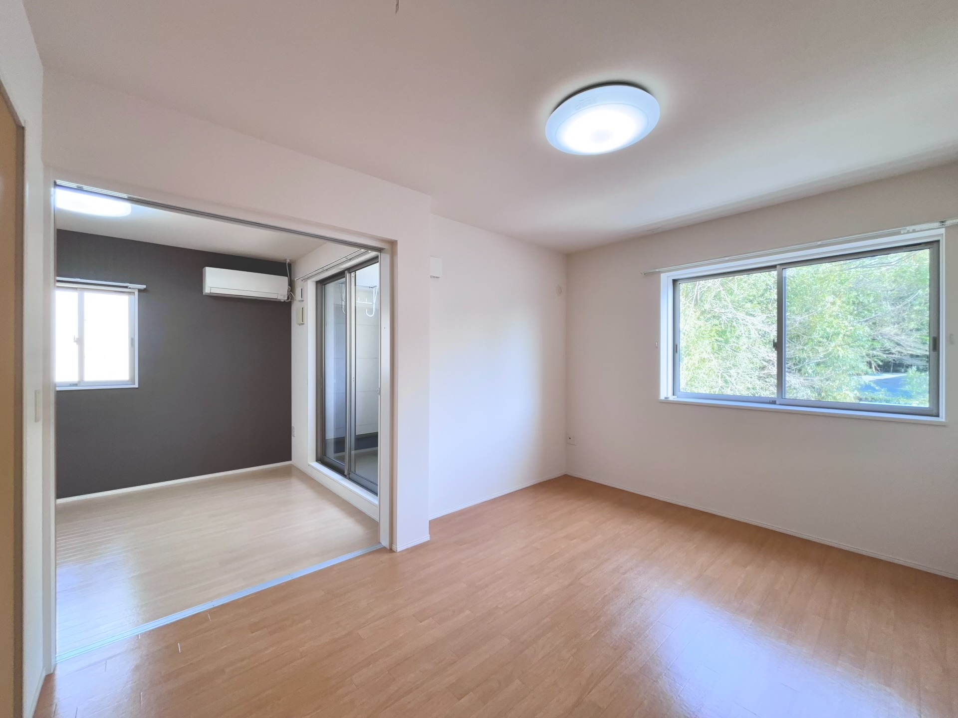 その他部屋・スペース　洋室部分・各種収納を備えた、明るいお部屋です♪