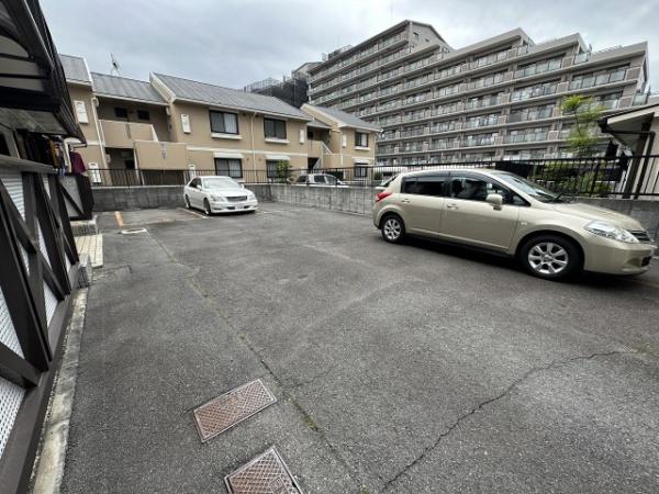 【サニーコート上野芝の駐車場】