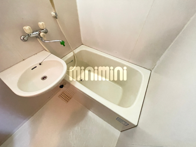 バス・シャワールーム　広めの浴槽