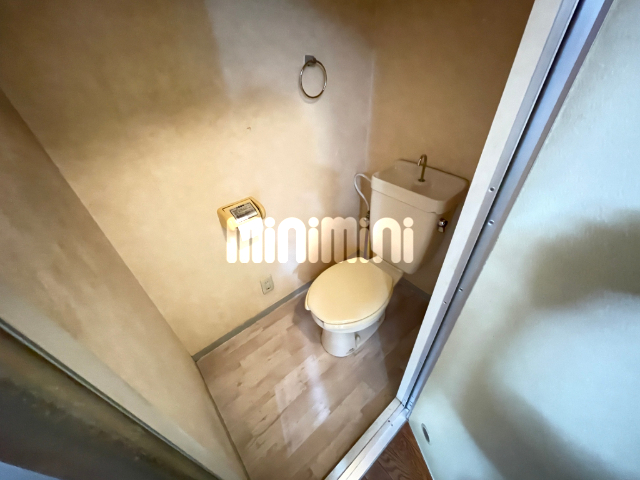 トイレ　タオル掛けついてます