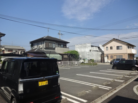 【近江八幡市江頭町のアパートの駐車場】