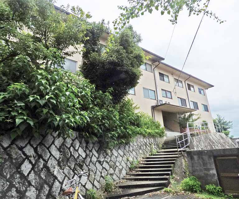 京都市左京区吉田下大路町のマンションの建物外観