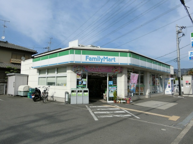 コンビニ　ファミリーマート八尾堤町店（コンビニ）まで538m
