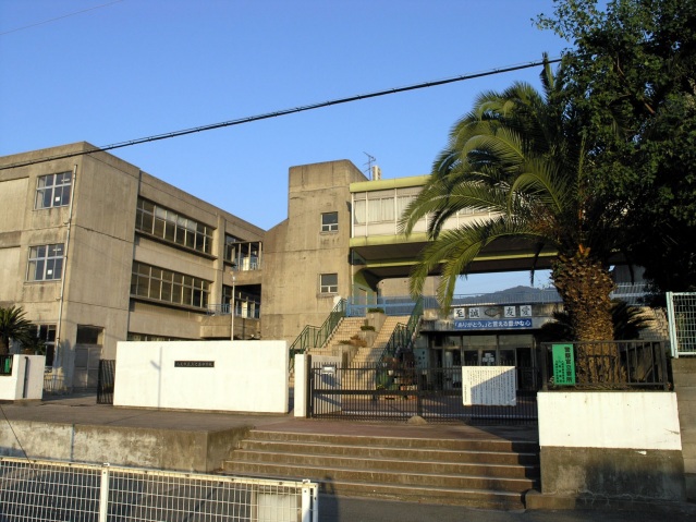 小学校　八尾市立山本小学校（小学校）まで797m