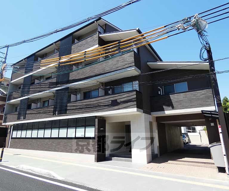京都市伏見区桃山水野左近東町のマンションの建物外観