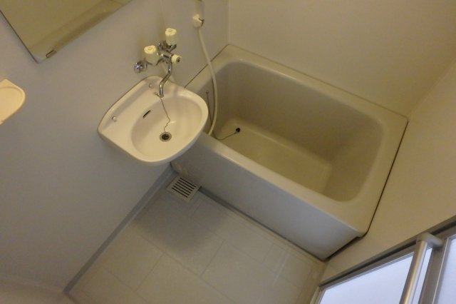 バス・シャワールーム　写真は別室参考