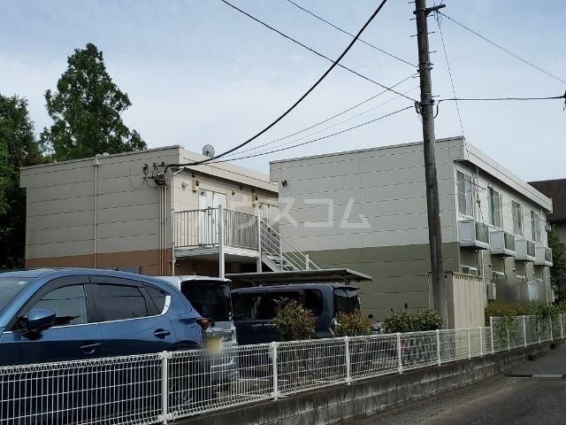 【平塚市纒のアパートの建物外観】